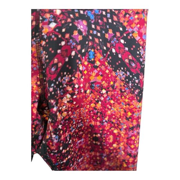 KOS USA PIXEL Crop Capri Leggings Pink Purple Black size small - Picture 2 of 5